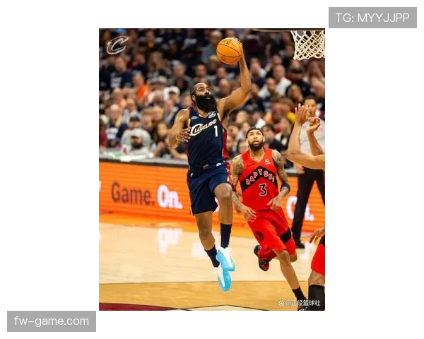 哈登突破创造多次犯规，效率显著优于季后赛关键时刻表现