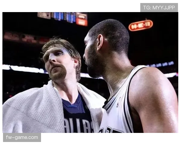 邓肯内线高效护框对比诺维茨基展现截然不同防守风格